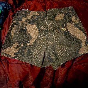 Guess shorts NWT size 26 brown snake
